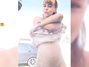 VaniLLa_sexy разделась и поласкала дырочки