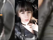 VaniLLa_sexy ласкает себя в машине-20