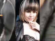 VaniLLa_sexy ласкает себя в машине-20