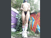 Amallllia дрочит за гаражами