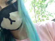 Amallllia трахает себя дилдо за гаражами