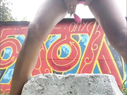 Amallllia сквиртит на камне