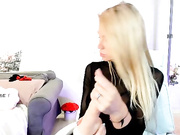 tina-coka111 сосет и дрочит