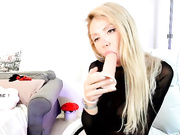 tina-coka111 сосет и дрочит