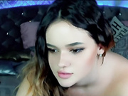 BabeDiva разделась и встала раком