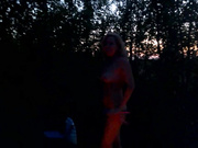 Танцы голышом у костра