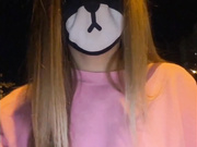 Amallllia ночью с порванными колготками на улице