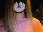 Amallllia ночью с порванными колготками на улице