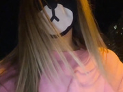 Amallllia ночью с порванными колготками на улице