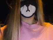 Amallllia ночью с порванными колготками на улице