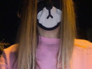 Amallllia ночью с порванными колготками на улице