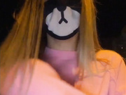 Amallllia ночью с порванными колготками на улице