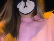 Amallllia ночью с порванными колготками на улице