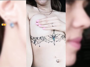 VaniLLa_sexy ласкает себя в машине-21