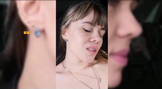 VaniLLa_sexy ласкает себя в машине-22