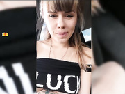 VaniLLa_sexy ласкает себя в машине-23