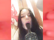 nadezhdamrrr шалит с расческой в ванной