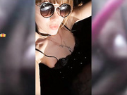 VaniLLa_sexy ласкает себя в машине-26