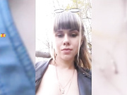 VaniLLa_sexy ласкает себя на прогулке