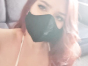 nicolebun6 трахает сиськи дилдо