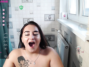 MilaLav мастурбирует