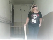 aniutkamau (в подъезде)