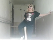 aniutkamau (в подъезде)