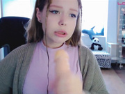 Kiska-Sofia берет в ротик