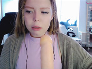 Kiska-Sofia берет в ротик