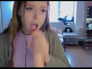 Kiska-Sofia берет в ротик-2