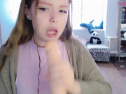 Kiska-Sofia берет в ротик-2