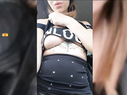 VaniLLa_sexy ласкает себя в машине-26