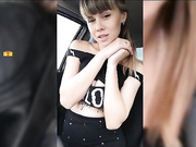 VaniLLa_sexy ласкает себя в машине-26