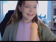 Kiska-Sofia дрочит и сосет