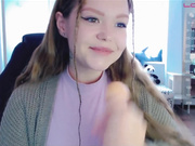 Kiska-Sofia дрочит и сосет