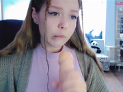 Kiska-Sofia дрочит и сосет-2