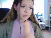 Kiska-Sofia дрочит и сосет-2