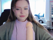 Kiska-Sofia дрочит и сосет-2