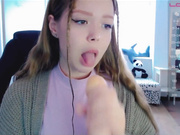 Kiska-Sofia дрочит и сосет-2