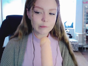 Kiska-Sofia дрочит и сосет-2