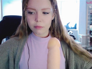 Kiska-Sofia дрочит и сосет-2