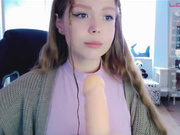 Kiska-Sofia дрочит и сосет-2