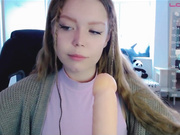 Kiska-Sofia дрочит и сосет-2