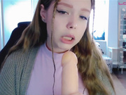 Kiska-Sofia дрочит и сосет-2