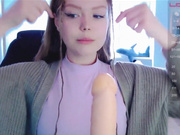 Kiska-Sofia дрочит и сосет-2