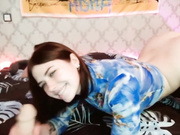 Villanelle сочно сосет дилдо