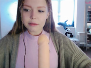 Kiska-Sofia дрочит и сосет-3