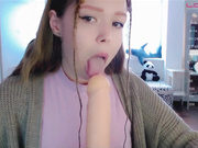 Kiska-Sofia дрочит и сосет-3