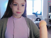 Kiska-Sofia дрочит и сосет-3