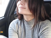 Kisunia26 сосет в машине(нарезка)